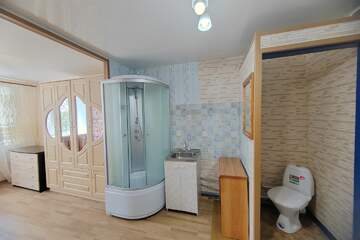 Комната, (всего 4 ком.), 18 м², 5/5 эт.