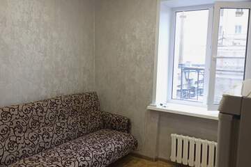 Комната, (всего 2 ком.), 13 м², 2/9 эт.