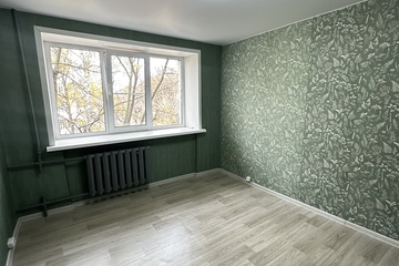 Комната, (всего 4 ком.), 18 м², 3/5 эт.