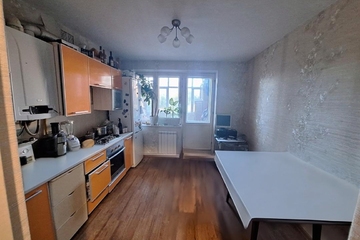 Доля в квартире, 64 м², 1/5 эт.