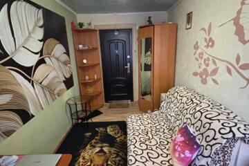 Комната, (всего 3 ком.), 18 м², 3/5 эт.