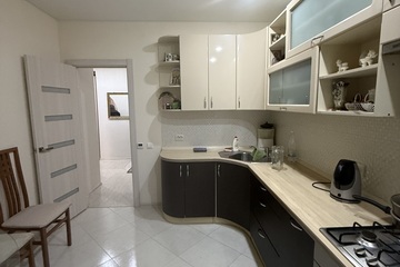 2-к квартира, 70 м², 2/9 эт.