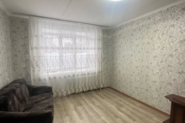 Комната, (всего 4 ком.), 17 м², 1/5 эт.