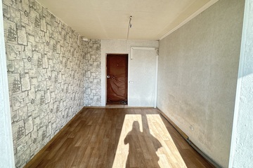 Комната, (всего 4 ком.), 15 м², 5/5 эт.