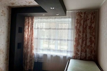 Комната, (всего 4 ком.), 14 м², 1/5 эт.