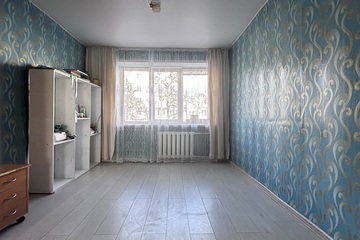 Комната, (всего 4 ком.), 12 м², 1/4 эт.