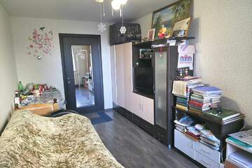 Комната, (всего 5 ком.), 13,9 м², 2/9 эт.