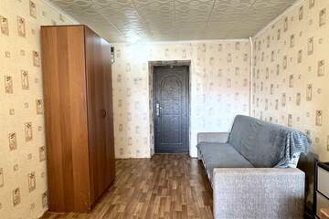Комната, (всего 4 ком.), 17 м², 3/5 эт.