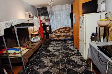 Комната, (всего 4 ком.), 17 м², 1/4 эт.