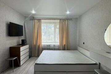 Комната, (всего 4 ком.), 13 м², 1/5 эт.