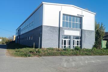 Отдельно стоящее здание, 1400 м²