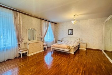 3-к квартира, 130 м², 1/4 эт.