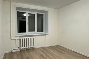 Комната, (всего 4 ком.), 12 м², 2/5 эт.