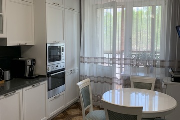 2-к квартира, 70 м², 1/9 эт.
