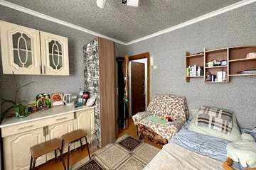 Комната, (всего 2 ком.), 18 м², 2/9 эт.