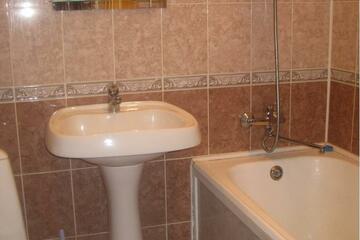 Комната, (всего 2 ком.), 15 м², 3/9 эт.
